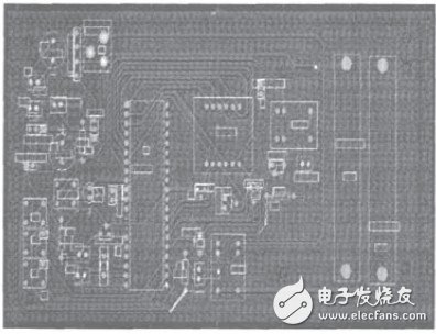 如何设计一个基于STC89C52单片机的恒温箱温控系统？