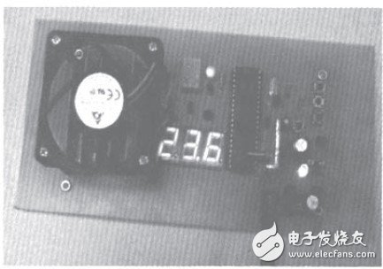 如何设计一个基于STC89C52单片机的恒温箱温控系统？